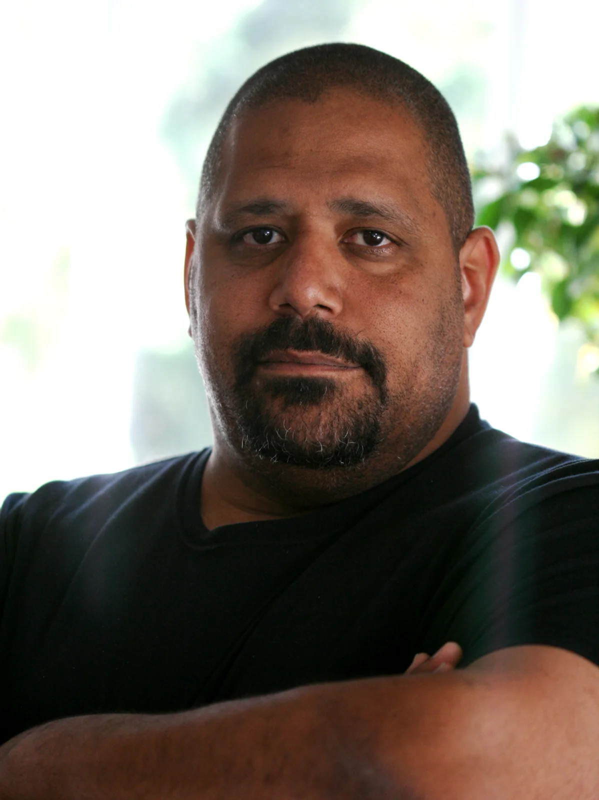 Brian Fox, autore di Bash, ritratto a mezzo busto: uomo con barba e occhiali.