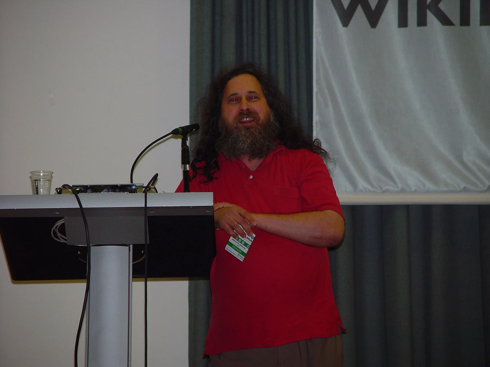 Richard Stallman, fondatore del progetto GNU, durante un intervento a Wikimania 2005.