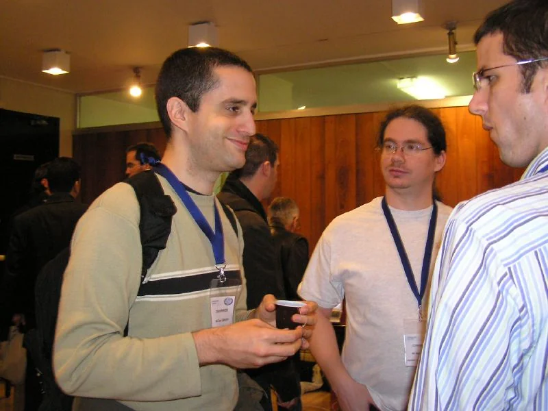 Zeev Suraski, tra i principali autori di PHP, mentre parla a una conferenza del 2005.